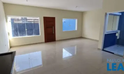 Casa com 3 quartos para alugar na Rua Ciro dos Anjos, Loteamento Villa Branca, Jacareí