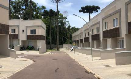 Sobrado  com 02 dorm para locação no  – Santa Cândida