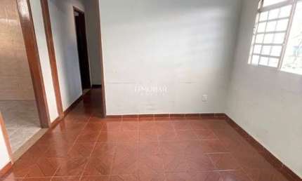 Casa com 2 quartos para alugar no Lagoa (Justinópolis), Ribeirão das Neves  por R$ 1.500