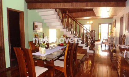 Casa com 5 quartos à venda na Rua Munhoz, Santa Rosa, Belo Horizonte