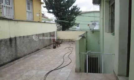 Casa com 4 quartos à venda na Rua Dona Lídya Couto, Floresta, Belo Horizonte
