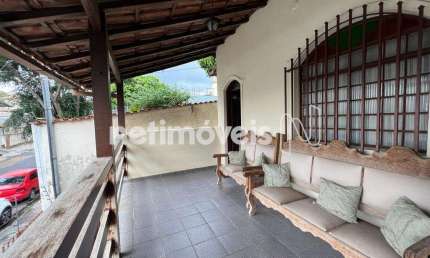 Casa com 3 quartos à venda na Rua Lírio do Vale, Glória, Belo Horizonte