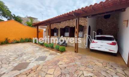 Casa com 3 quartos à venda na Rua Apucarana, Ouro Preto, Belo Horizonte