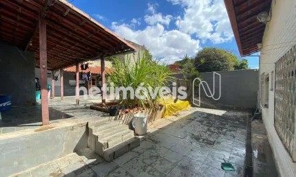 Casa com 3 quartos à venda na Rua Comendador Gomes, Santa Terezinha, Belo Horizonte