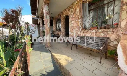 Casa com 3 quartos à venda na Rua Petrínia Alves, Goiânia, Belo Horizonte