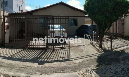 Casa com 2 quartos à venda na Rua Aquiras, Parque Xangri-Lá, Contagem
