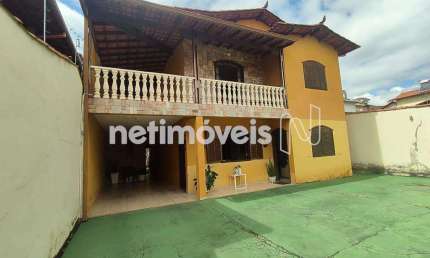 Casa com 4 quartos à venda na Rua KK, Arvoredo, Contagem
