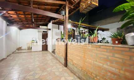 Casa com 3 quartos à venda na Rua Bordeaux, Vitória, Belo Horizonte