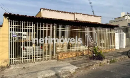 Casa com 3 quartos à venda na Rua Munhoz, Santa Rosa, Belo Horizonte