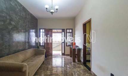 Casa com 4 quartos à venda na Rua Pitangui, Sagrada Família, Belo Horizonte