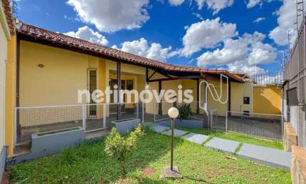 Casa com 4 quartos à venda na Rua Moura Costa, Planalto, Belo Horizonte