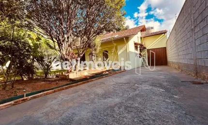 Casa com 3 quartos à venda na Rua Castelo Serpa, Castelo, Belo Horizonte