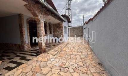 Casa com 3 quartos à venda na Rua Manoel Teixeira Camargos, João Pinheiro, Belo Horizonte
