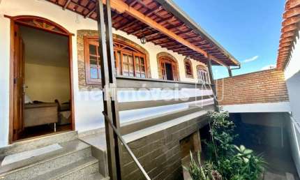 Casa com 3 quartos à venda na Rua Lírica, Santa Mônica, Belo Horizonte