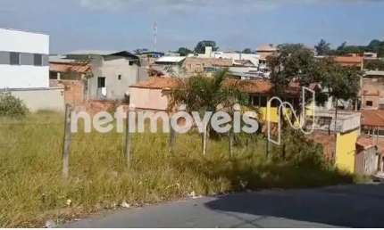 Terreno à venda na Avenida A, Severina, Ribeirão das Neves