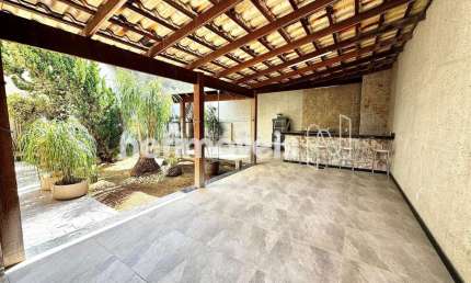 Casa com 4 quartos à venda na Rua Aracati, Parque Xangri-Lá, Contagem