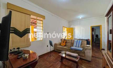 Casa com 2 quartos para alugar na Rua Célia de Sousa, Sagrada Família, Belo Horizonte