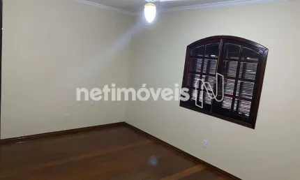 Casa com 3 quartos para alugar na Rua José Custódio Pinto, Lagoa, Belo Horizonte