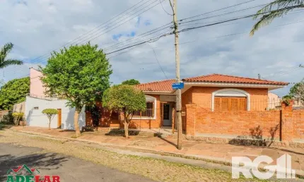 Casa com 3 quartos à venda na Rua Oiampi, --, Guarujá, Porto Alegre