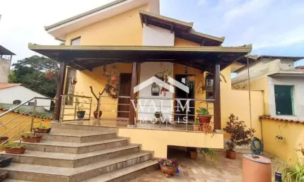 Casa à venda - 4 Quartos, 2 Suítes, 404 m² de Área Útil - Bairro Arcádia, Contagem, MG!