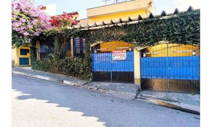 Vende-se casa térrea com 3 dorm sendo 1 suíte, edícula e 3 vagas cobertas no Jardim Paraventi