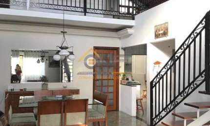 Casa com 4 quartos à venda no Jardim das Belezas, Carapicuíba  por R$ 1.380.000