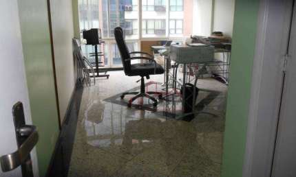 Sala de frente, sol da manhã à venda, 23 m² por R$ 100.000 - Centro - Niterói/RJ - ESTUDA PERMUTA POR APTO DE QUARTO E SALA EM ICARAÍ.