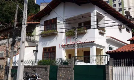 Casa na melhor rua do Fonseca com 5 dormitórios à venda, 258 m² por R$ 895.000 - Fonseca - Niterói/RJ