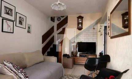 2 Casas à venda no mesmo terreno, cada uma com entrada por uma rua, Conjunto Residencial Iapi, Jund