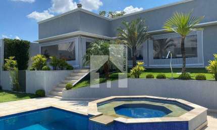 EXCELENTE Casa a Venda com 3 suítes, 340m² construidos, no Condominio Park Place - Bairro Caxambu -