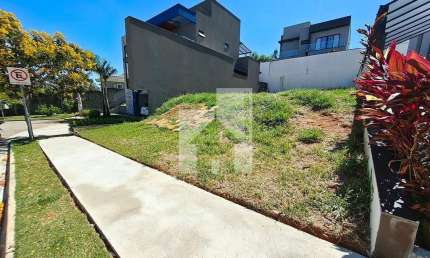 Terreno à venda 250m² leve aclive, Condomínio Reserva Ermida II, Recanto Quarto Centenário, Jundiaí