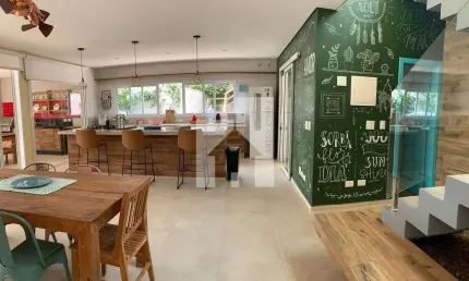 Magnifico  Sobrado à venda com 3 Dormitórios sendo 1 Suíte, Área Gourmet, Piscina de Borda Infinita