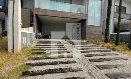 Casa com 3 dormitórios (1 suite) à venda, 262m² construidos e com piscina - condominio residencial