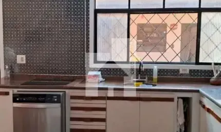 Ótima Casa Térrea para locação com 3 Dormitórios (1 Suíte), 250m² totais - Jardim Cristina, Jundiaí