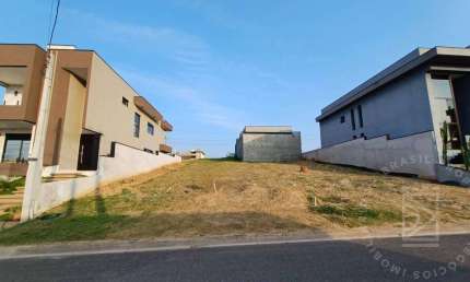 Terreno em Condomínio Fechado com área de lazer, 250m² em Caçapava.