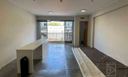 Sala Comercial 52m² com sacada para Venda e Locação no Jardim São Dimas