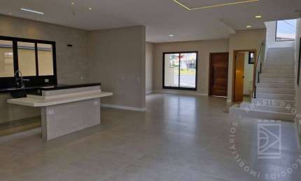 Sobrado à Venda em Condomínio Fechado, 3 Suítes, 274m², no Urbanova - SJC