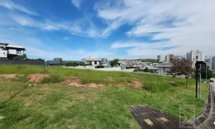 Terreno 738m² esquina  em condomínio de alto padrão no Urbanova -SJC