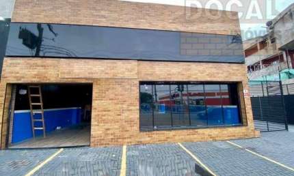 Salão Comercial de Alto Padrão com 3 salas, 2 banheiros e 10 vagas de garagem no Jardim Castilho, Embu das Artes-SP - 450,00 m²