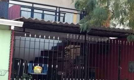 Casa à venda em Taboão da Serra-SP, Cidade Intercap: 2 quartos, 2 salas, 2 banheiros, 2 vagas e 180m² de área. Venha conferir!