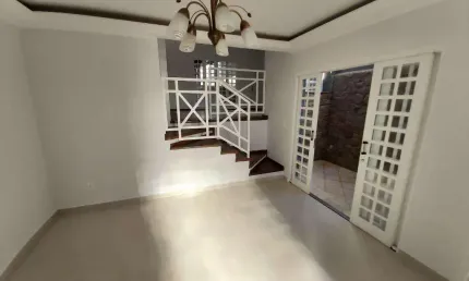 Casa com 3 quartos à venda na Rua Octaviano Pellizzer, Vila Mutton, Itatiba, 252 m2 por R$ 1.000.000