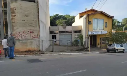 Casa à venda na Avenida Prudente de Moraes, Jardim Alto de Santa Cruz, Itatiba, 200 m2 por R$ 850.000