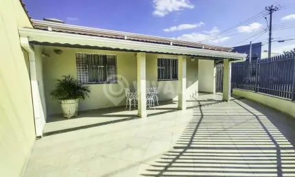 Casa com 3 quartos à venda na Rua São Domingos, Jardim de Lucca, Itatiba, 177 m2 por R$ 850.000