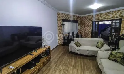 Casa com 3 quartos à venda na Rua Benjamin Fontana, Vila Cruzeiro, Itatiba, 195 m2 por R$ 742.000
