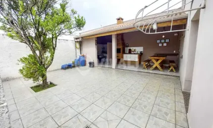 Casa com 4 quartos à venda na Rua João Pellizzer, Vila Centenário, Itatiba, 246 m2 por R$ 640.000