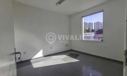 Casa comercial com 7 salas para alugar na Rua Rui Barbosa, Centro, Itatiba, 207 m2 por R$ 2.700