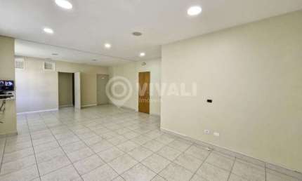 Sala comercial com 3 salas para alugar na Rua Campos Sales, Centro, Itatiba, 70 m2 por R$ 1.950
