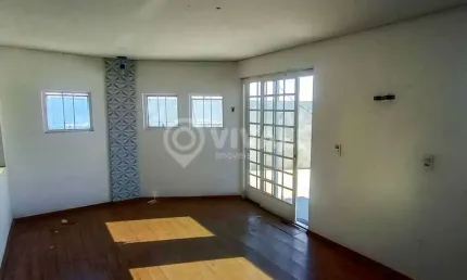 Ponto comercial com 1 sala para alugar na Rua Santo Antônio, Jardim México, Itatiba por R$ 2.000