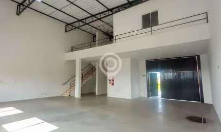 Barracão / Galpão / Depósito para alugar na Rua Luis Messias Simioni, Jardim Panorama, Itatiba, 216 m2 por R$ 4.600