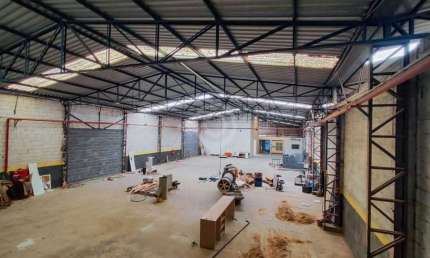 Barracão / Galpão / Depósito com 2 salas para alugar na Rua Afonso Rossi, Bairro da Ponte, Itatiba, 850 m2 por R$ 15.000